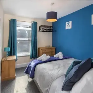 https://04-springfield-sleeps-6.hotelsin-chester.com